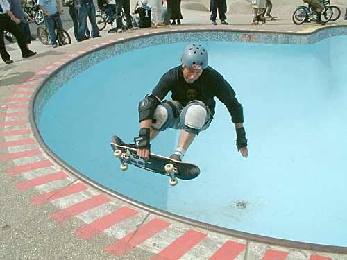 http://i4.photobucket.com/albums/y145/boomeratbuffalo/frontsideairpool.jpg