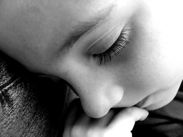 IMAGE: http://i4.photobucket.com/albums/y146/JordysMom/lashes-1.jpg