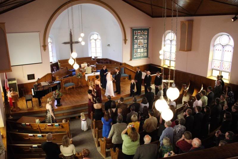 IMAGE: http://i4.photobucket.com/albums/y147/special_blend_05/mels%20wedding/IMG_47611.jpg