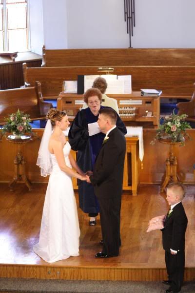 IMAGE: http://i4.photobucket.com/albums/y147/special_blend_05/mels%20wedding/IMG_47861.jpg
