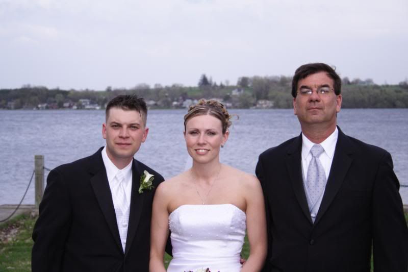 IMAGE: http://i4.photobucket.com/albums/y147/special_blend_05/mels%20wedding/IMG_49711.jpg