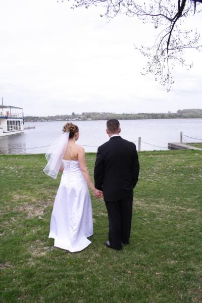 IMAGE: http://i4.photobucket.com/albums/y147/special_blend_05/mels%20wedding/IMG_50011.jpg