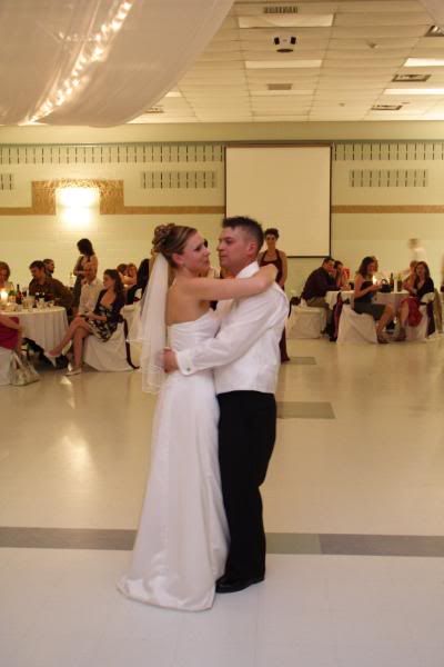 IMAGE: http://i4.photobucket.com/albums/y147/special_blend_05/mels%20wedding/IMG_50791.jpg