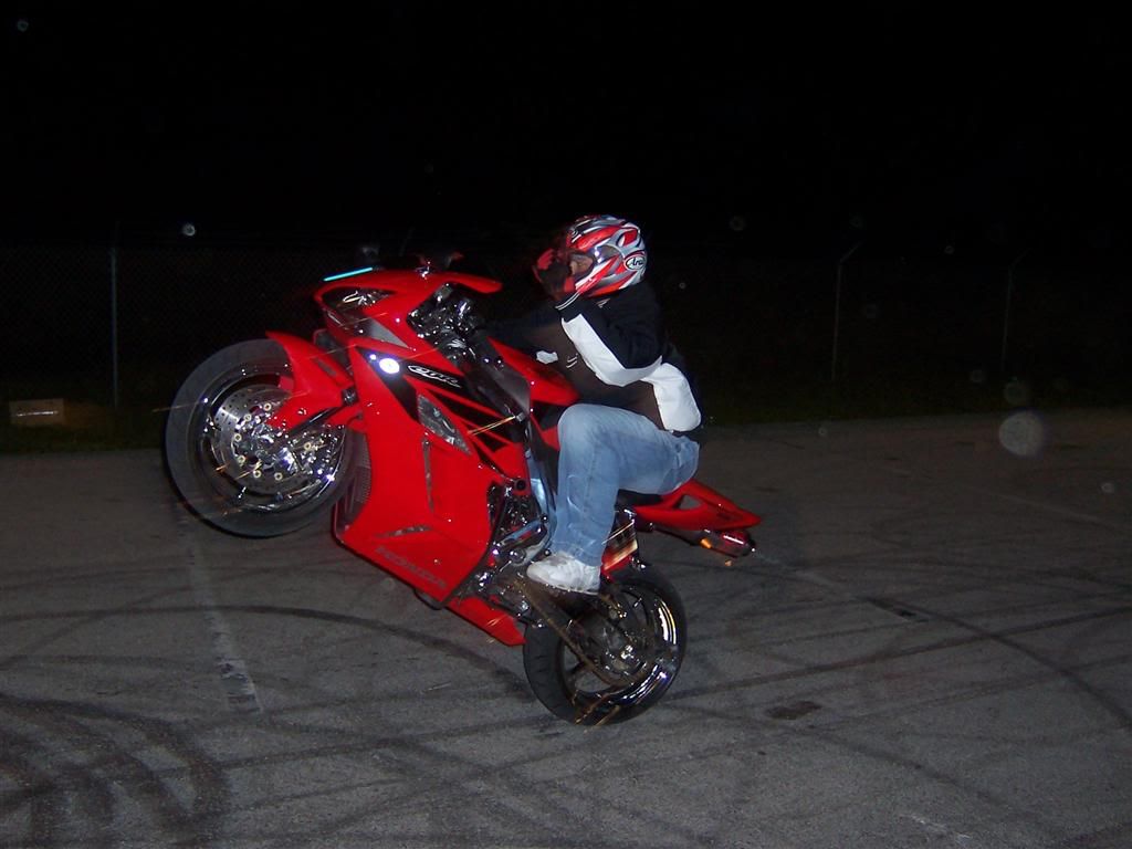 Cbr 1000 Wheelie