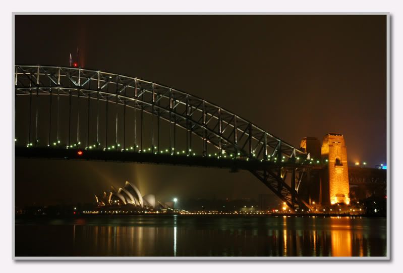 IMAGE: http://i4.photobucket.com/albums/y149/Tristan88/HarbourBridgeandOperaHouse.jpg