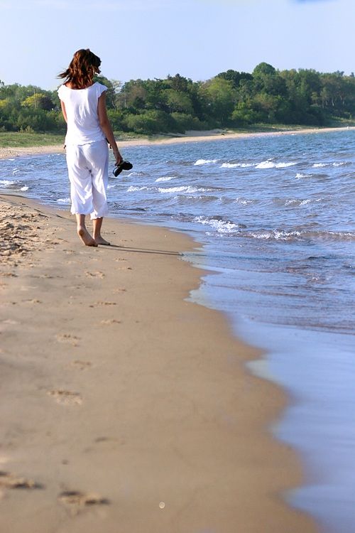 IMAGE: http://i4.photobucket.com/albums/y150/LX200/Portraits/EarlyMorningStrollCloned.jpg