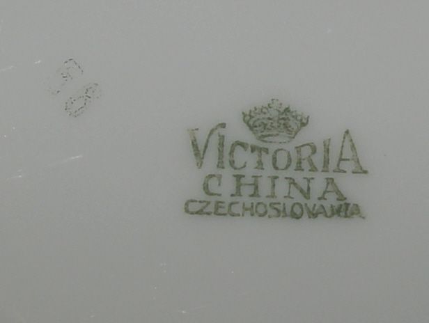 Victoria Czechoslovakia China 2 Saucers For Cups Gold