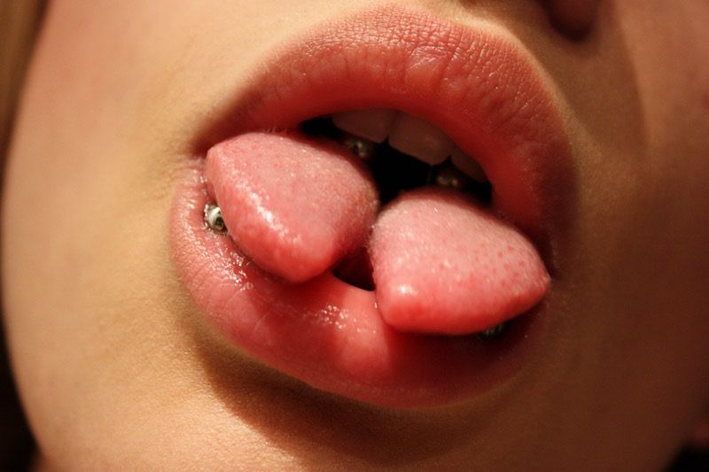 Tongue Piercing Lesbian 31