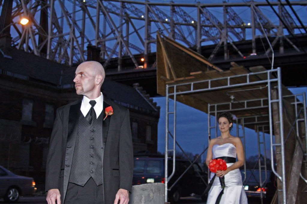 IMAGE: http://i4.photobucket.com/albums/y150/sumozebra/wedding/Wedding218.jpg