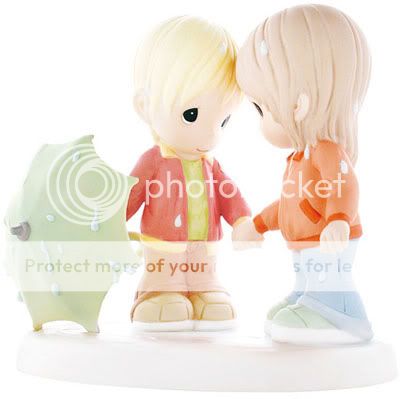 New Precious Moments Figurine Umbrella Rain Couple ☆