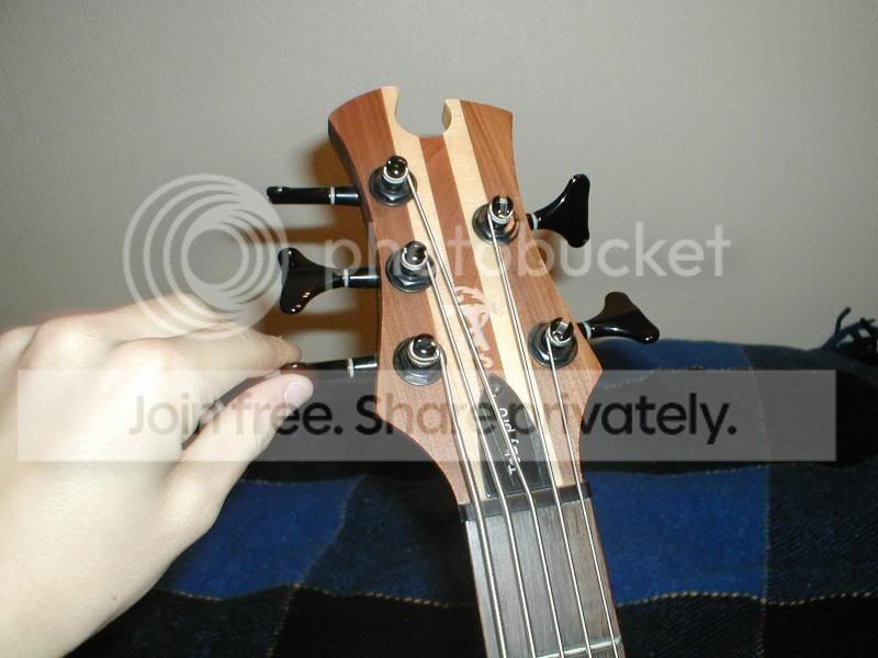 M.R's guide to restringing your bass Floyd restringing guide up